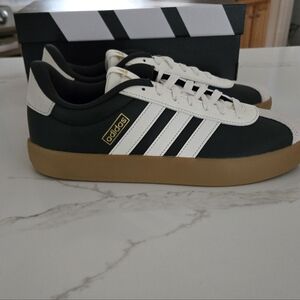 NIB Women's adidas VL Court 3.0 Shoes